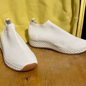 Women white ankle sneakers Urban Sport by J/SLIDES size 8,